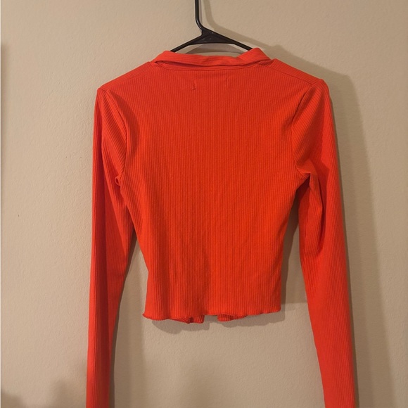 UO Ruched Crop Long Sleeve Shirt - Red/Coral - Picture 7 of 7